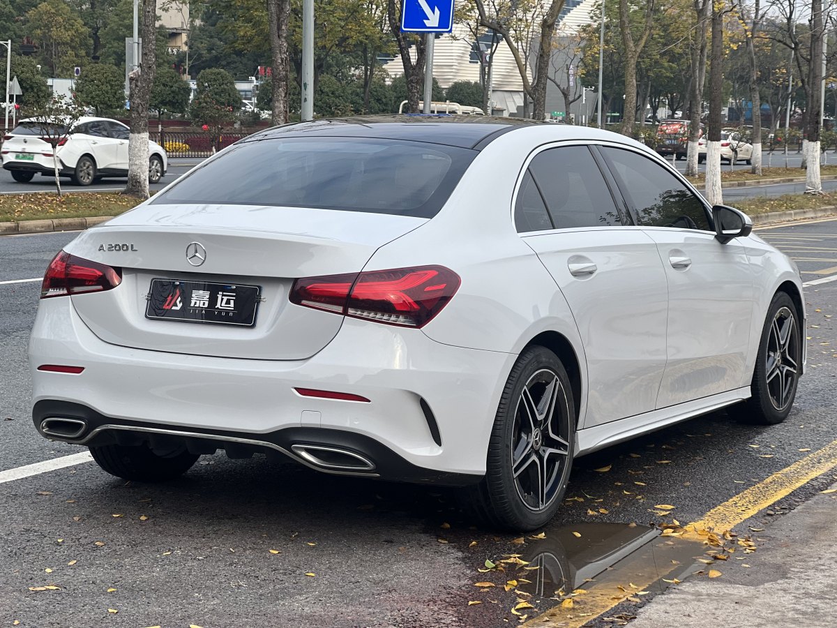 奔馳 奔馳A級(jí)  2019款 A 200 L 運(yùn)動(dòng)轎車先行特別版圖片