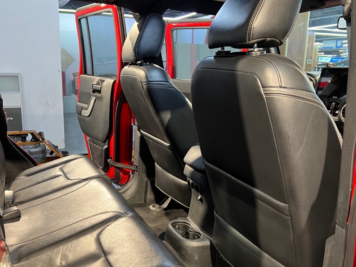 2018年1月Jeep 牧马人  2017款 3.0L Sahara 四门舒享版