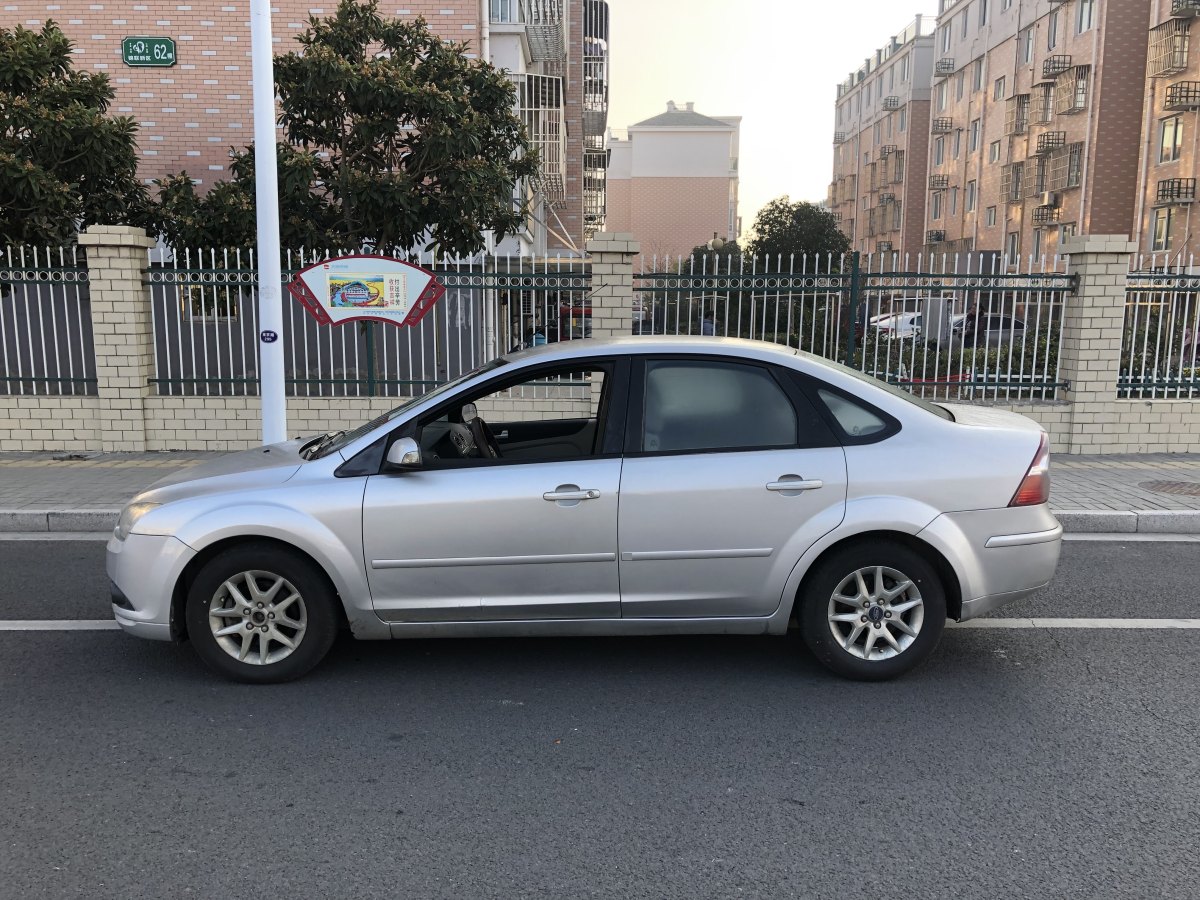 福特 ?？怂? 2007款 三廂 1.8L 手動舒適型圖片