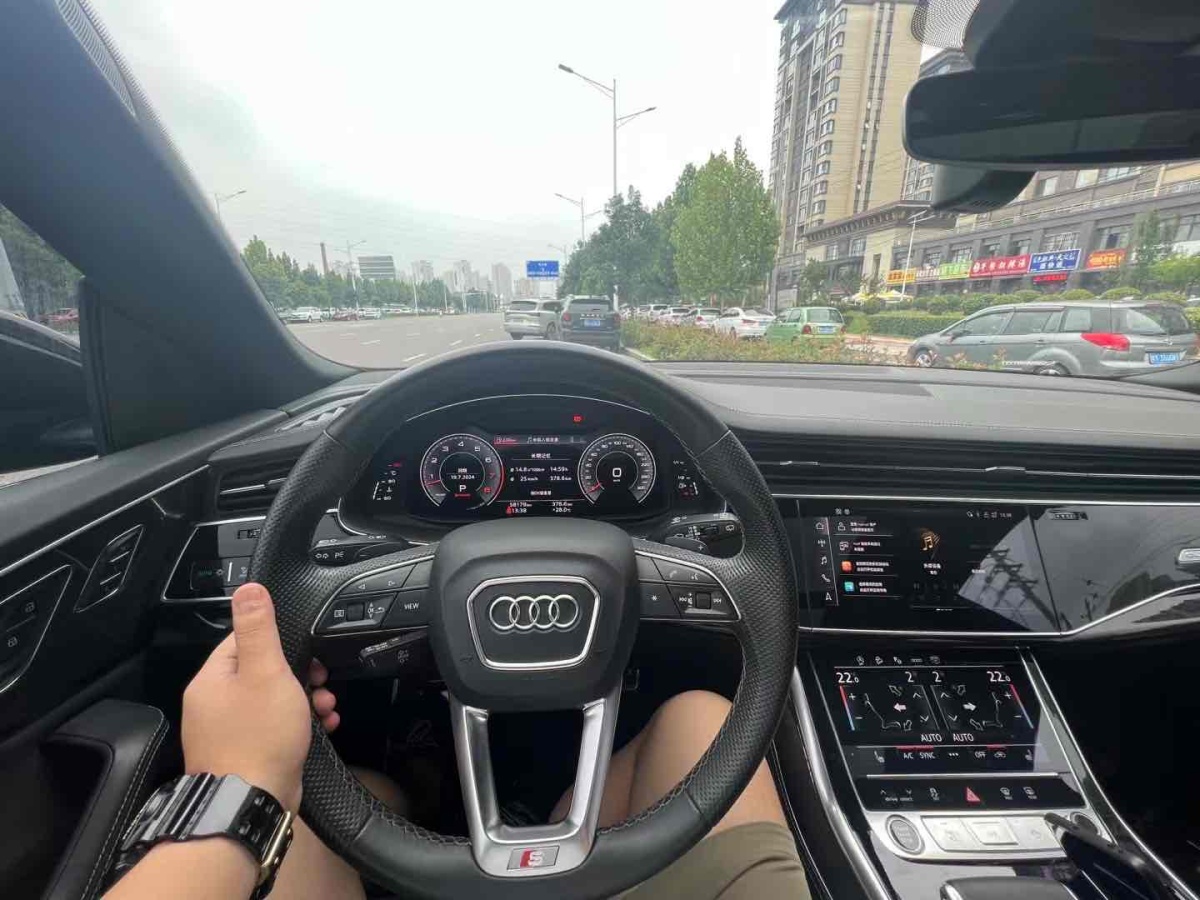 奥迪 奥迪Q8  2023款 55 TFSI 臻选动感型图片