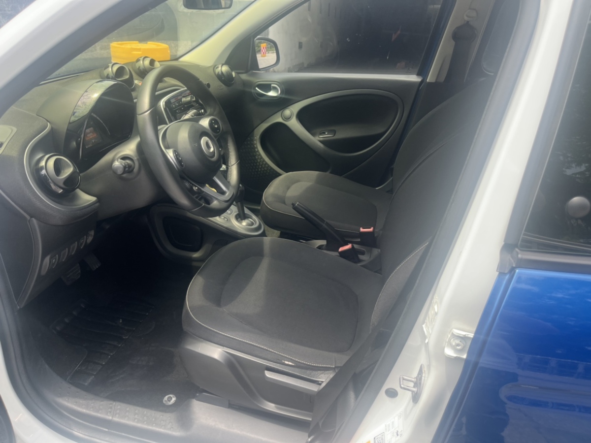 smart forfour  2016款 1.0L 52千瓦靈動版圖片