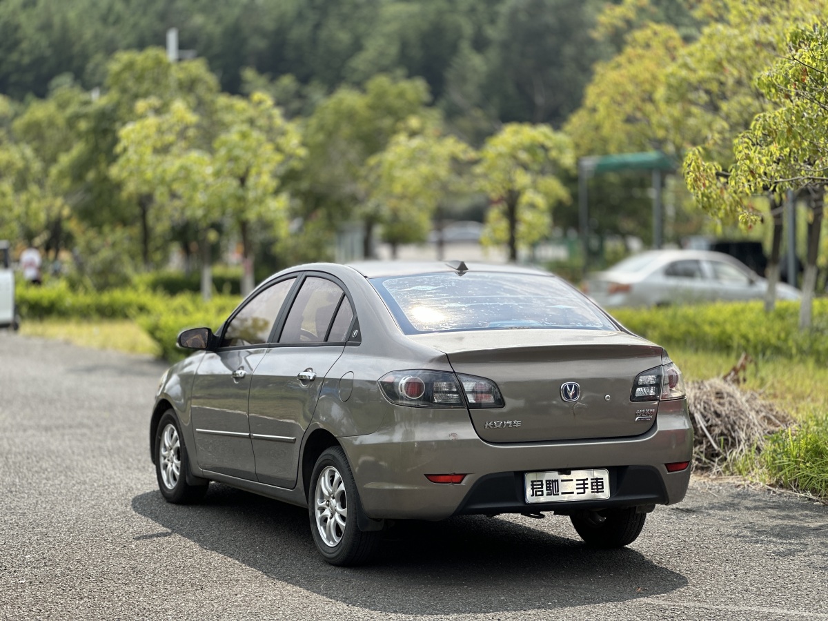 長安 悅翔  2009款 三廂 1.5L 手動豪華型圖片