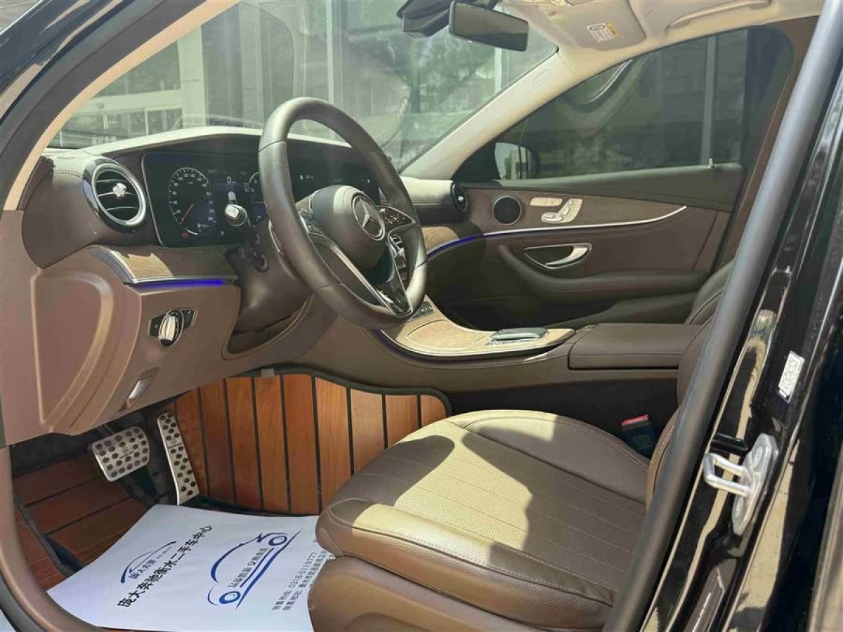 奔馳 奔馳E級(jí)新能源  2023款 E 350 e L 插電式混合動(dòng)力轎車圖片
