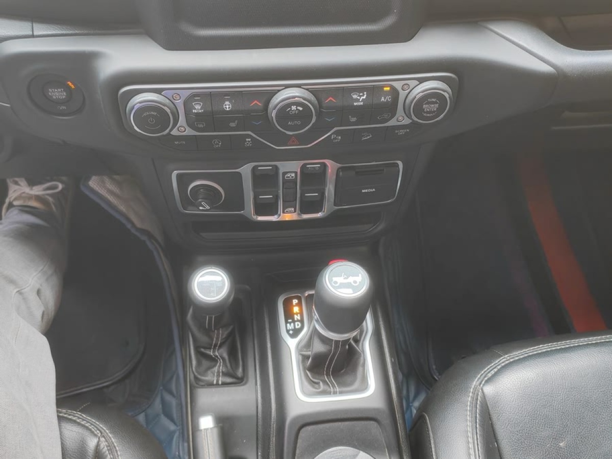 Jeep 牧馬人  2018款 2.0T Sahara 四門版圖片