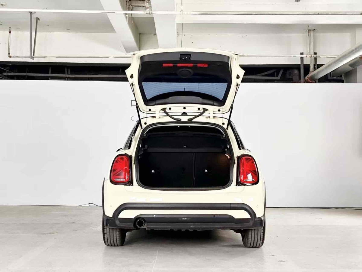 MINI MINI  2022款 改款 1.5T COOPER 藝術(shù)家 五門(mén)版圖片