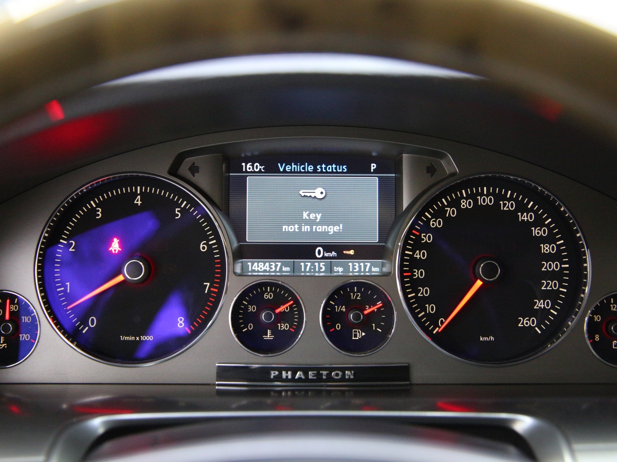 2012年6月大众 辉腾  2011款 3.6L V6 4座加长Individual版