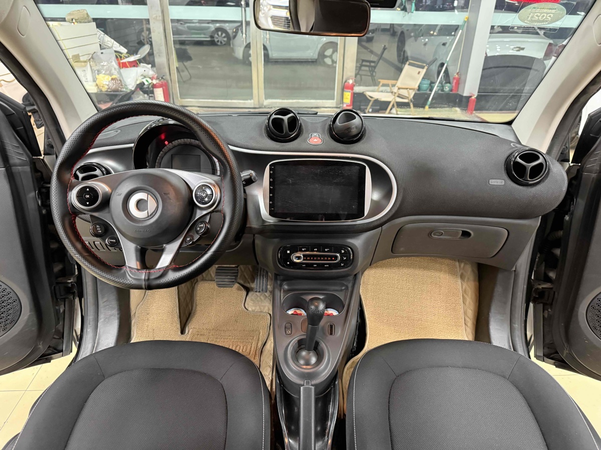 2017年11月smart fortwo  2017款 1.0L 52千瓦硬頂摯愛特別版