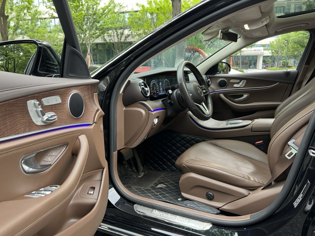 奔馳 奔馳E級  2020款 E 300 L 時(shí)尚型圖片
