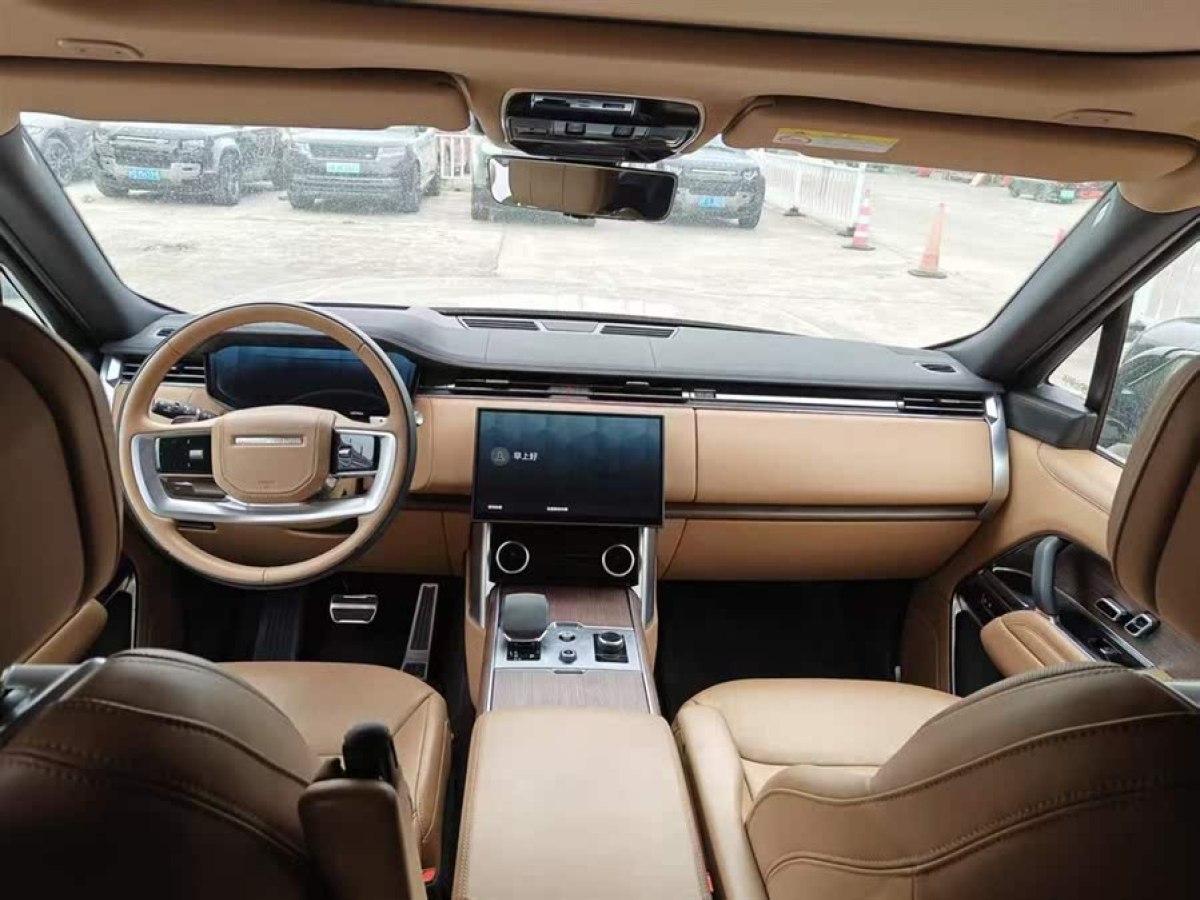 路虎 攬勝  2023款 3.0 L6 400PS 創(chuàng)世加長版圖片