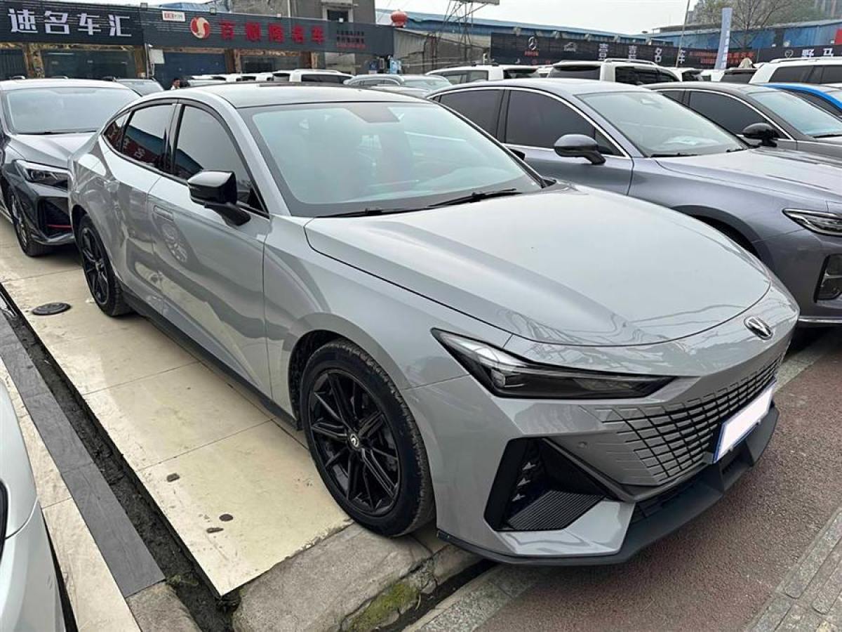 長(zhǎng)安 長(zhǎng)安UNI-V  2022款 1.5T 尊貴型圖片