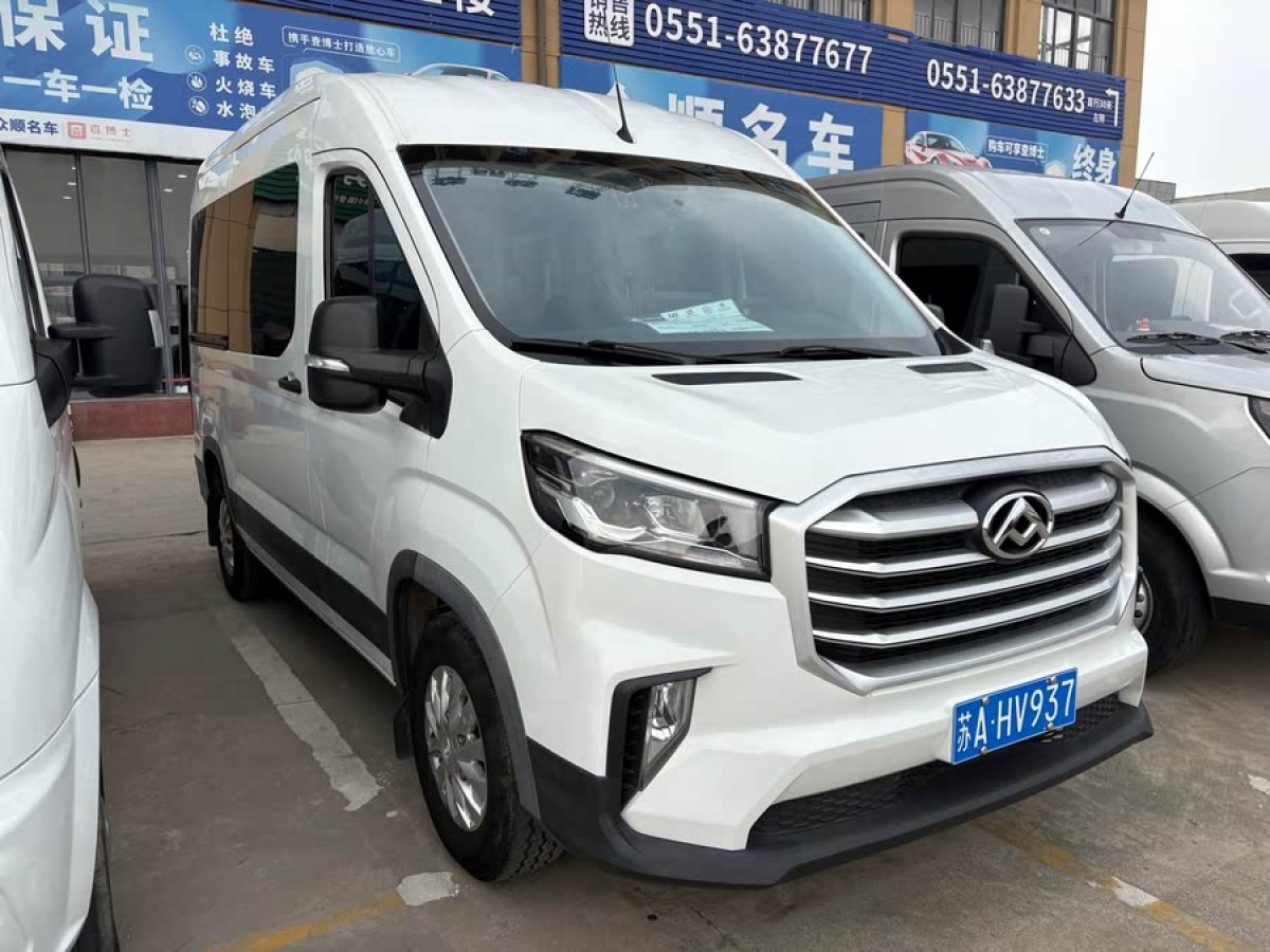 上汽大通 V90  2020款 2.0T 手動運杰版前驅后單胎長軸高頂7座圖片