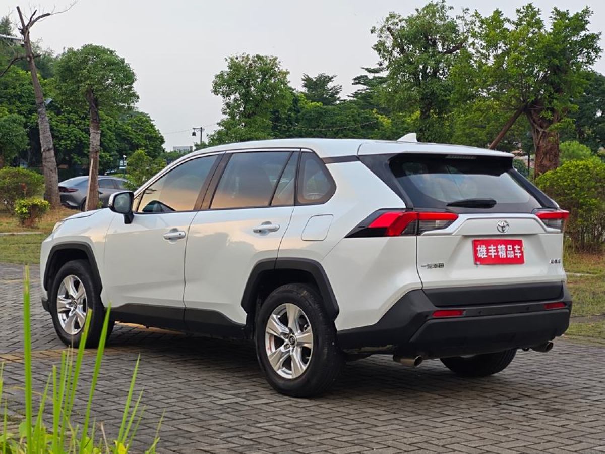 2021年8月豐田 RAV4榮放  2021款 2.0L CVT兩驅(qū)都市版