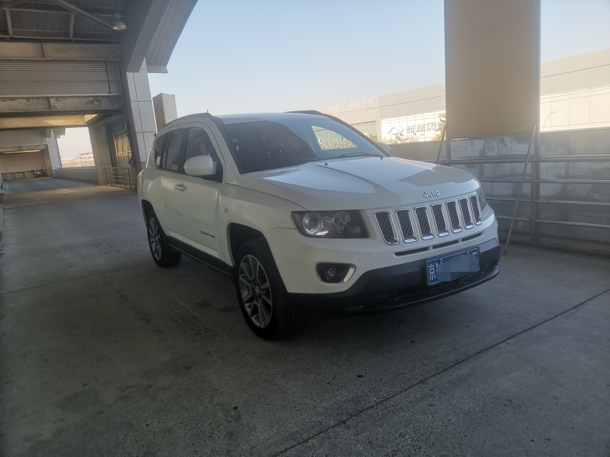 2015年4月Jeep 指南者  2014款 改款 2.4L 四驅(qū)豪華導(dǎo)航版