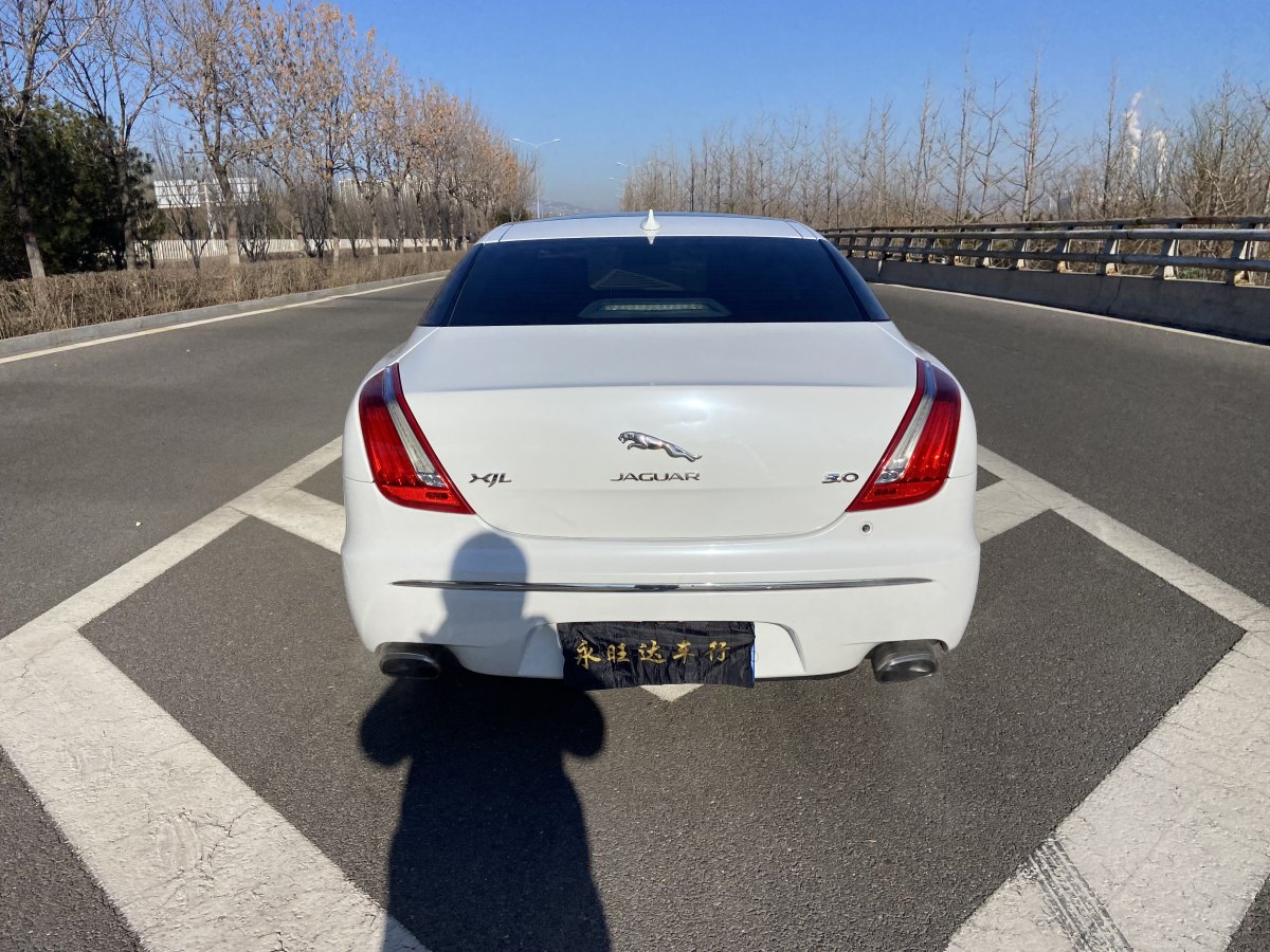 捷豹 XJ  2015款 XJL 2.0T 兩驅(qū)尊享商務(wù)版圖片