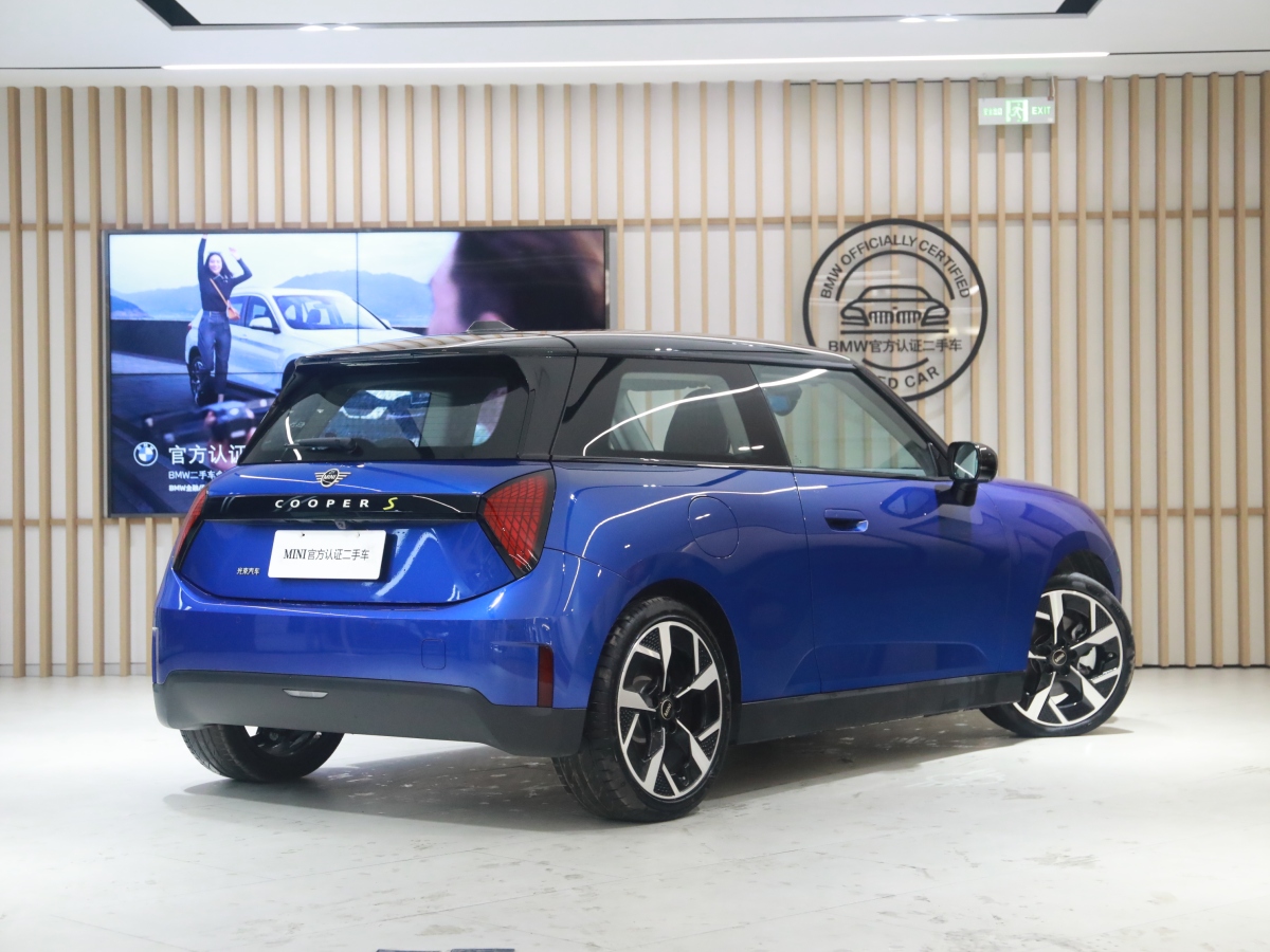 MINI 電動MINI COOPER  2024款 452km COOPER SE 藝術家圖片