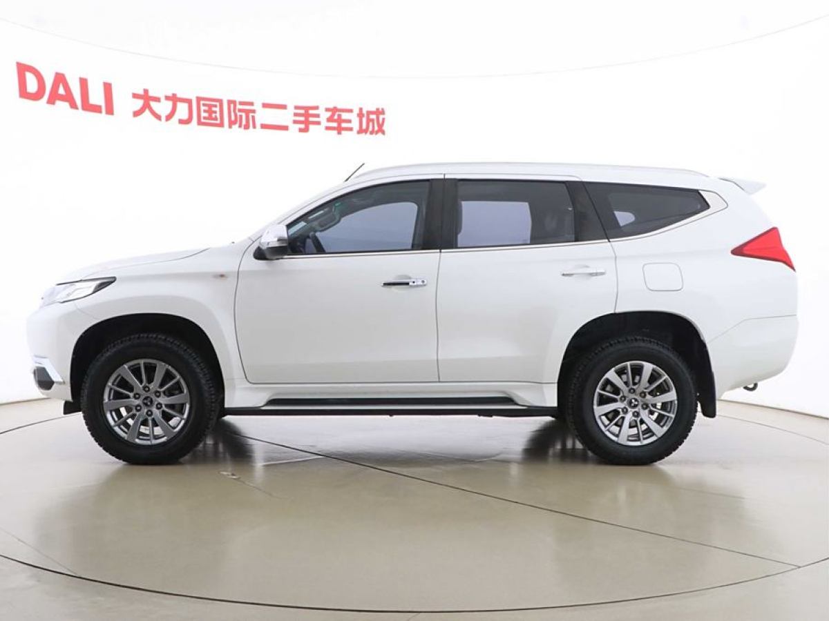 三菱 帕杰羅?勁暢  2019款 3.0L 標(biāo)準(zhǔn)型圖片