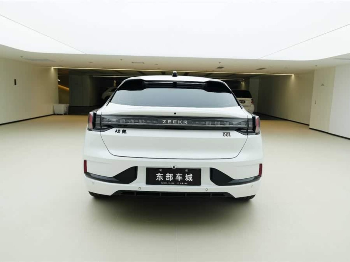 極氪 極氪001  2022款 長續(xù)航雙電機(jī) WE版圖片