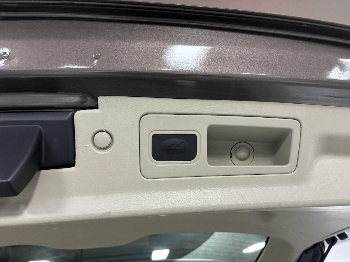 別克 GL8  2014款 3.0L XT豪華商務(wù)旗艦版圖片
