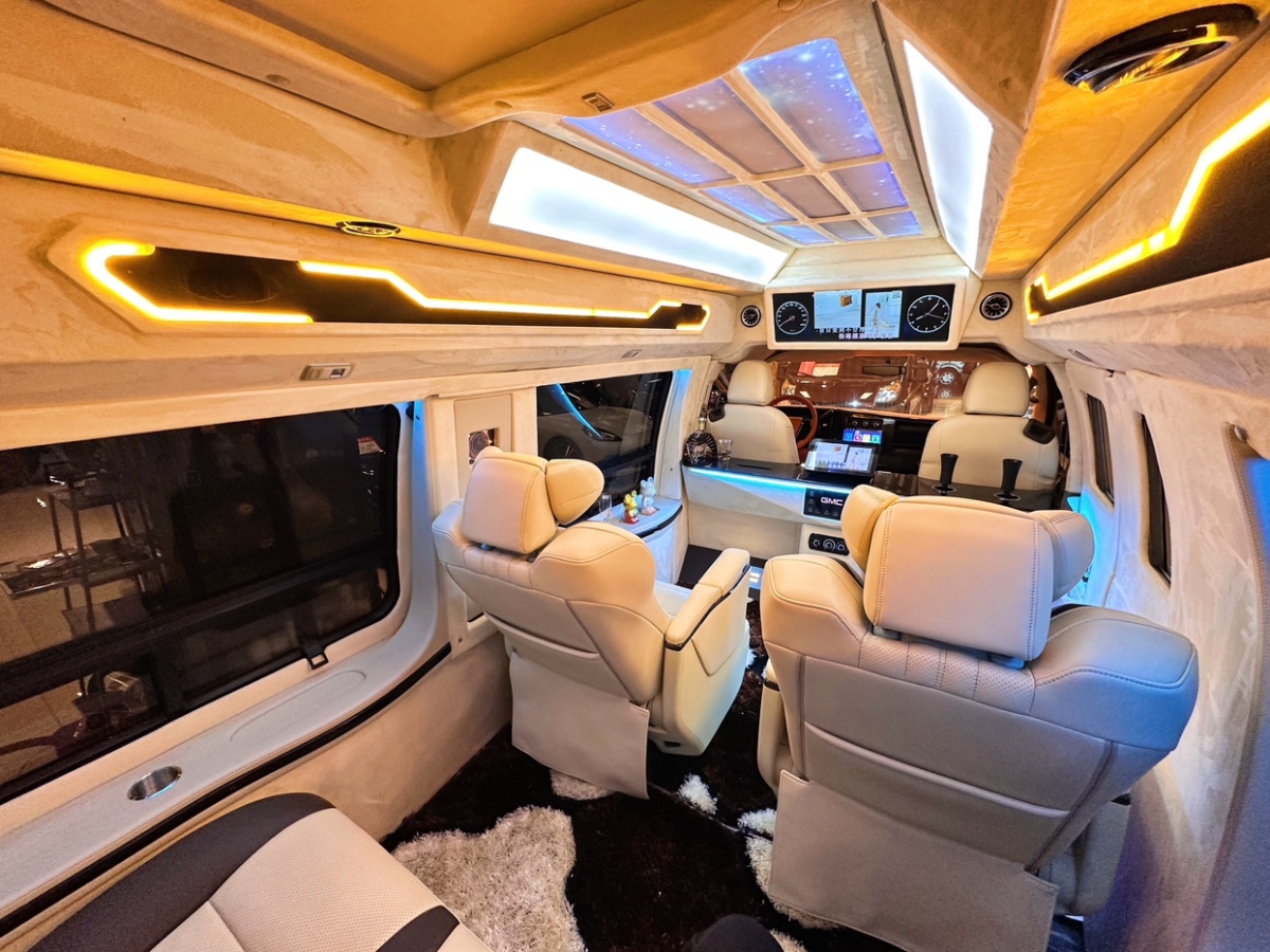 GMC SAVANA  2011款 6.0L 商務(wù)之星7座圖片