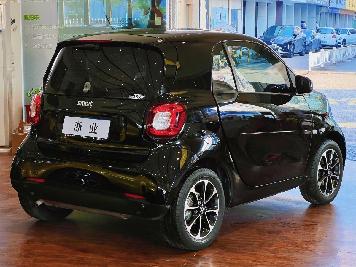 2016年11月smart fortwo  2015款 1.0L 52千瓦硬頂激情版