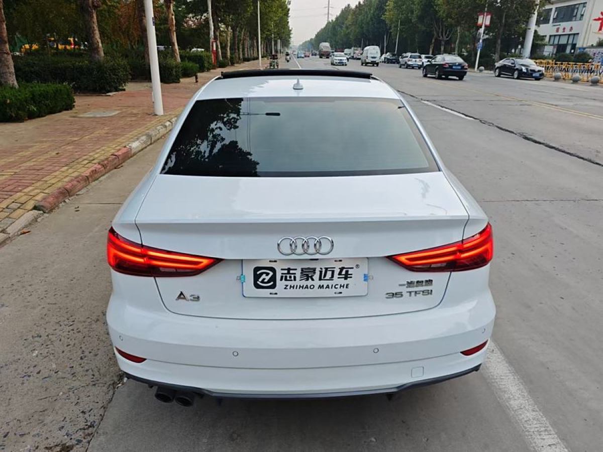 奧迪 奧迪A3  2018款 30周年年型 Limousine 35 TFSI 時尚型圖片