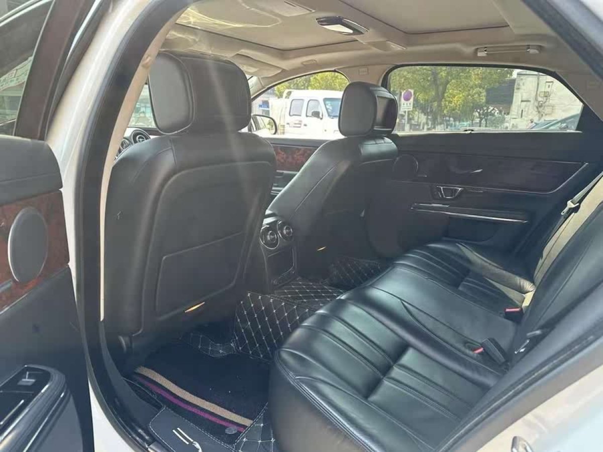 捷豹 XJ  2014款 XJL 3.0 SC 兩驅(qū)全景商務(wù)版圖片