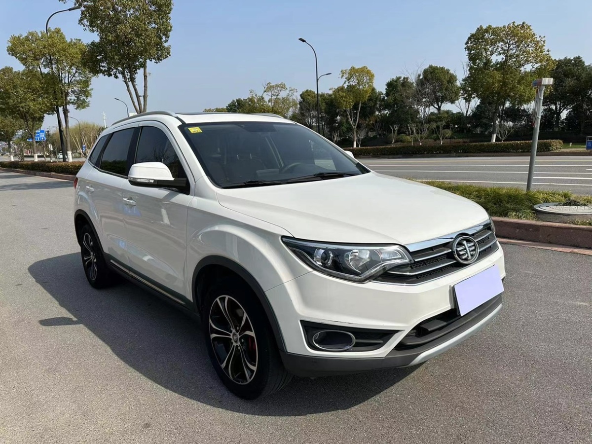 一汽 森雅R7  2017款 1.6L 自动豪华型图片