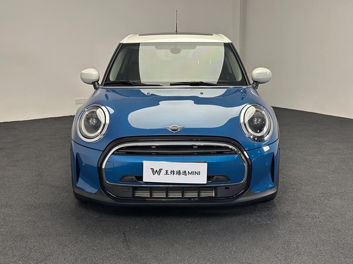 MINI MINI  2022款 改款 1.5T COOPER 經(jīng)典派 五門版圖片