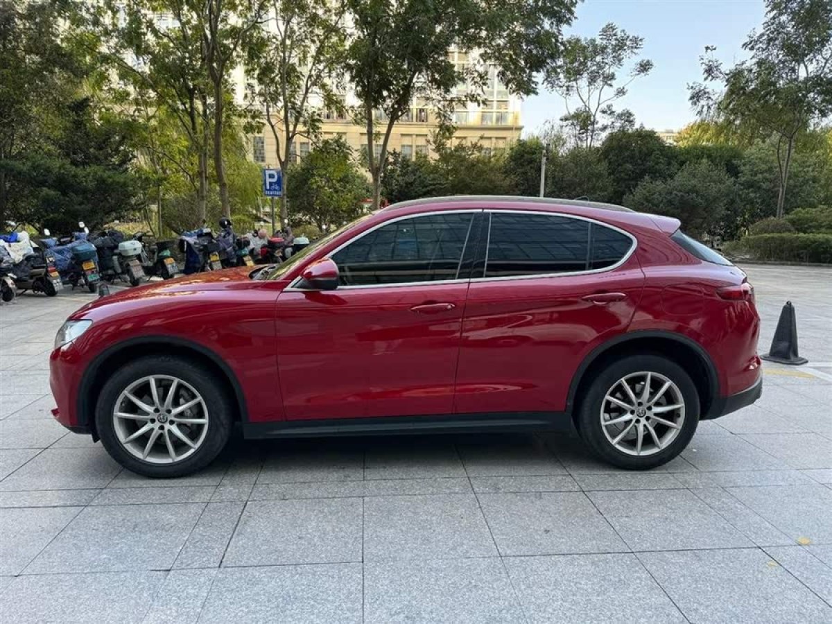 阿爾法·羅密歐 Stelvio  2017款 2.0T 280HP 豪華版圖片