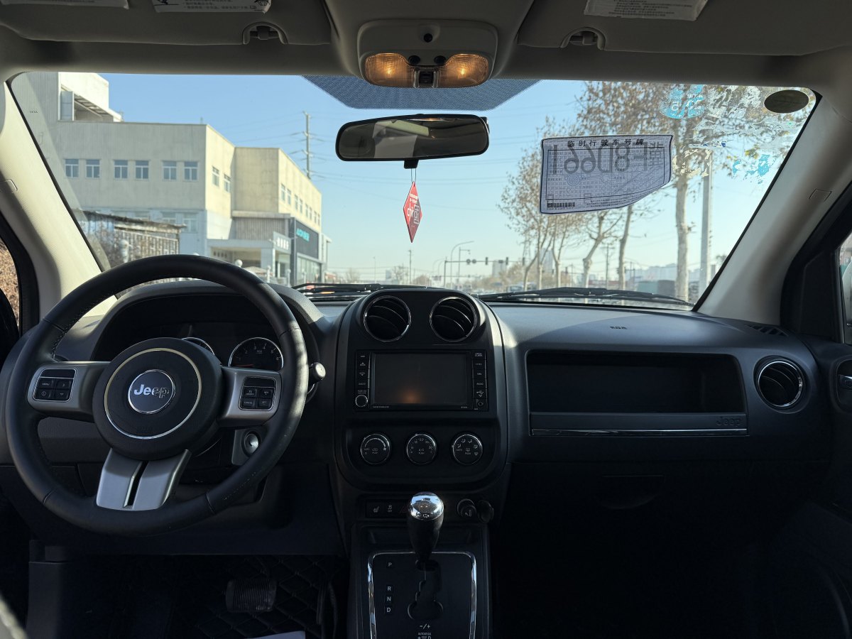 Jeep 指南者  2012款 2.4L 四驅(qū)豪華版圖片