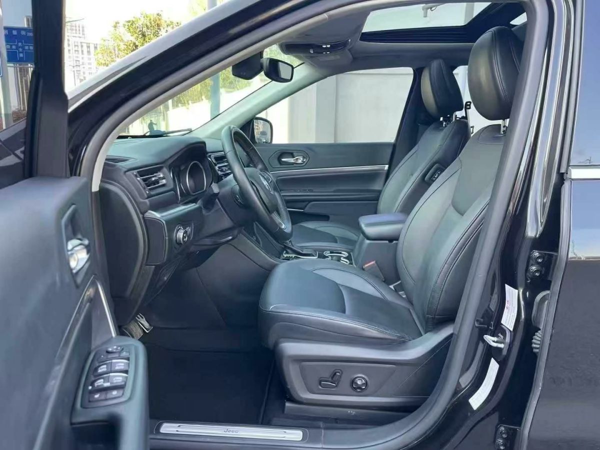 Jeep 指揮官  2018款 2.0T 兩驅(qū)樂享版圖片