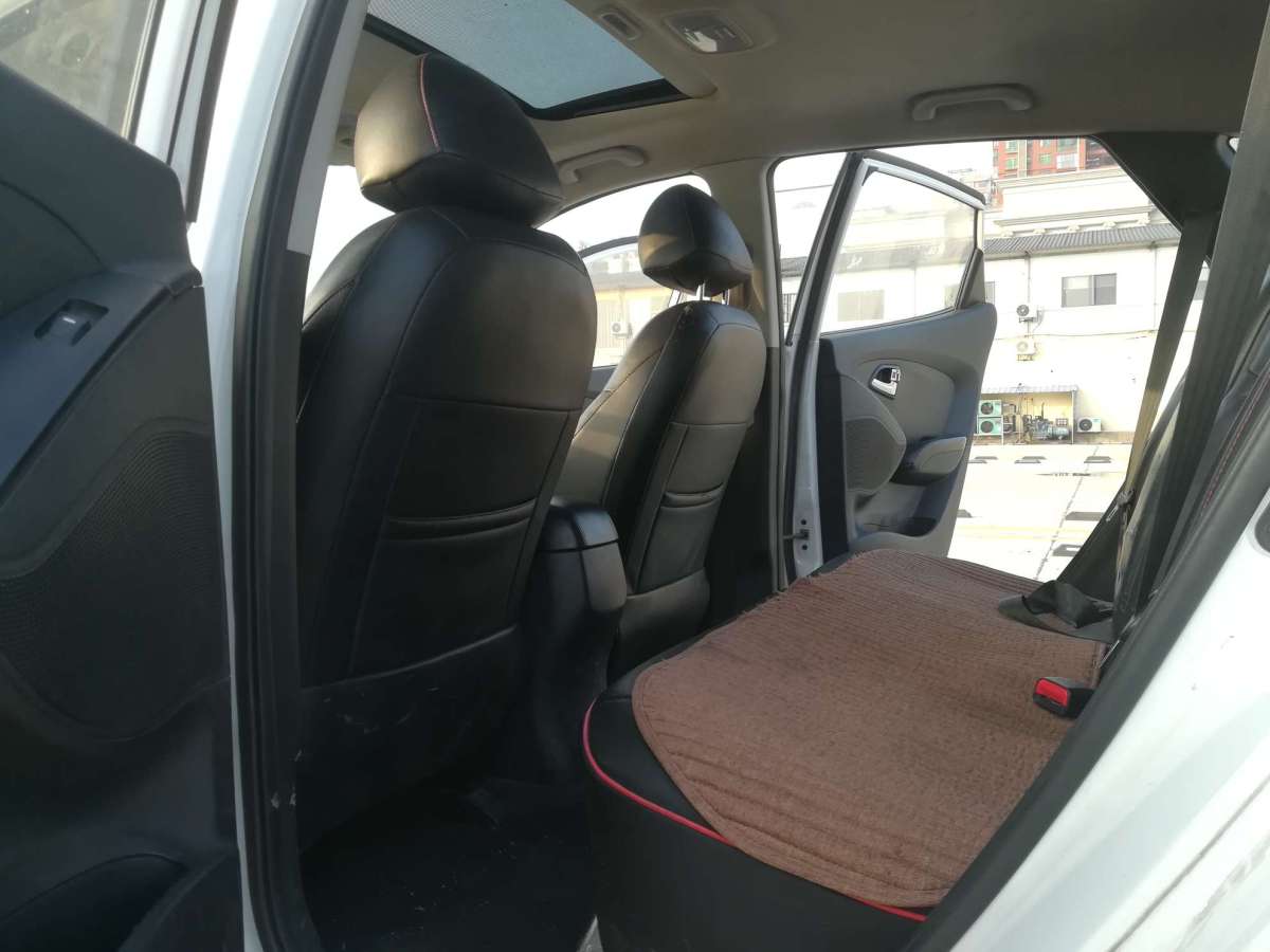 現(xiàn)代 ix35  2015款 2.0L 自動兩驅(qū)舒適型 國V圖片
