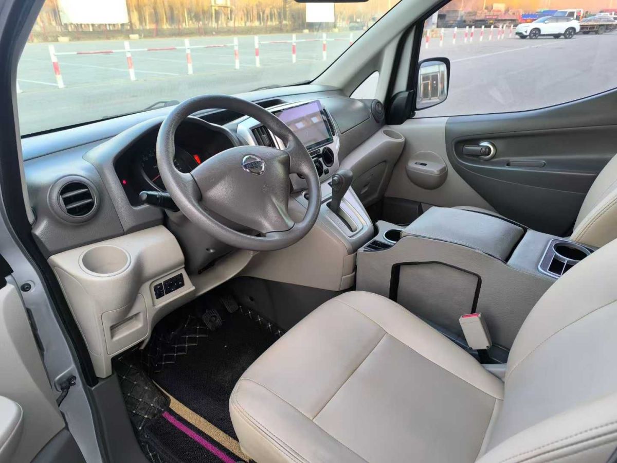 日產(chǎn) NV200 圖片