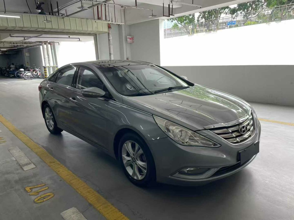 現(xiàn)代 ix35  2012款 2.0 GLS 兩驅(qū)精英天窗型圖片