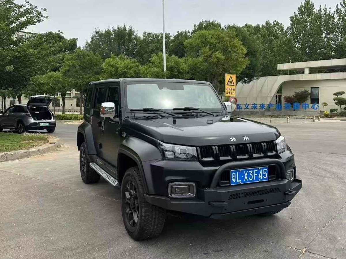 北京 BJ40  2023款 2.0D 自動(dòng)四驅(qū)刀鋒英雄版?zhèn)b客型圖片