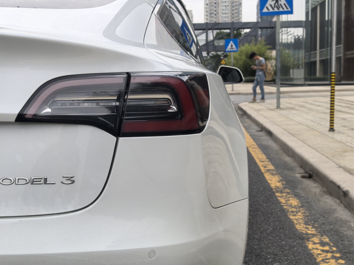 2020年8月特斯拉 Model 3  2019款 標(biāo)準(zhǔn)續(xù)航后驅(qū)升級(jí)版