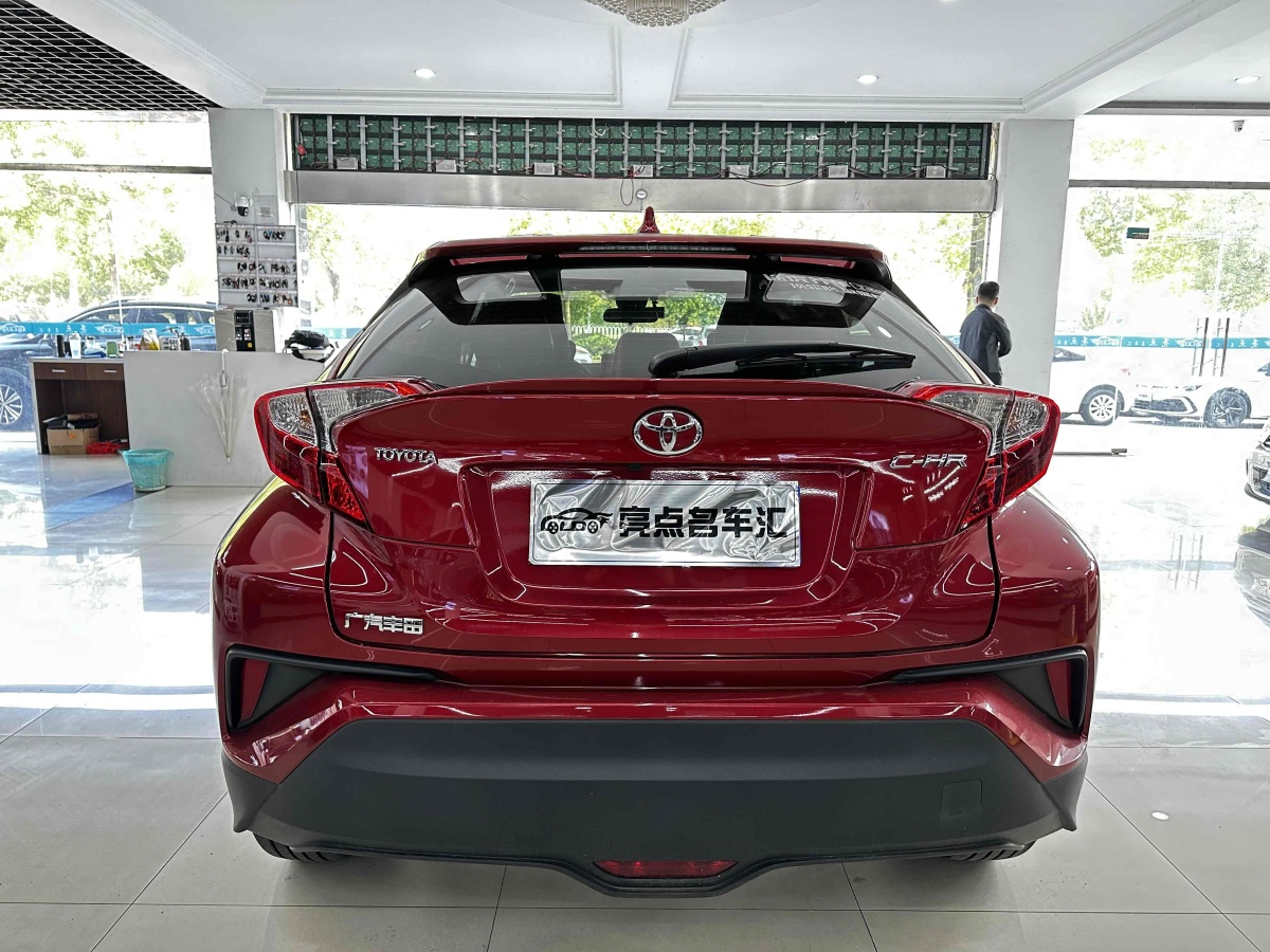 豐田 C-HR  2020款 2.0L 領(lǐng)先版圖片