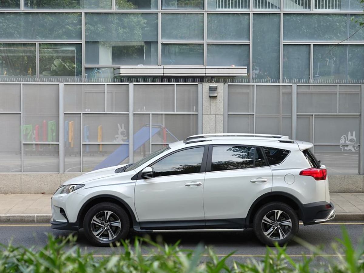 豐田 RAV4榮放  2015款 2.0L CVT兩驅(qū)風(fēng)尚版圖片