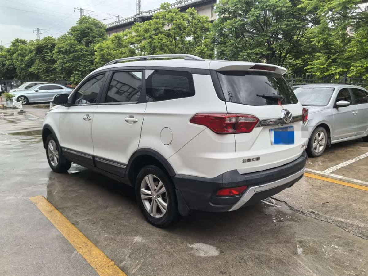 北汽幻速 S3  2016款 S3L 1.5L 手動尊貴型圖片