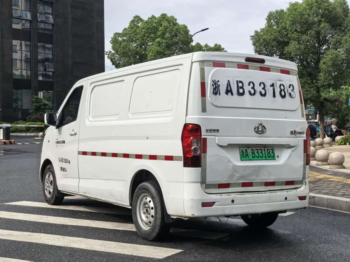 長(zhǎng)安歐尚 長(zhǎng)安睿行EM60  2022款 純電動(dòng)廂式運(yùn)輸車4525車長(zhǎng)平頂背掀門2座60kW 41.86kWh圖片