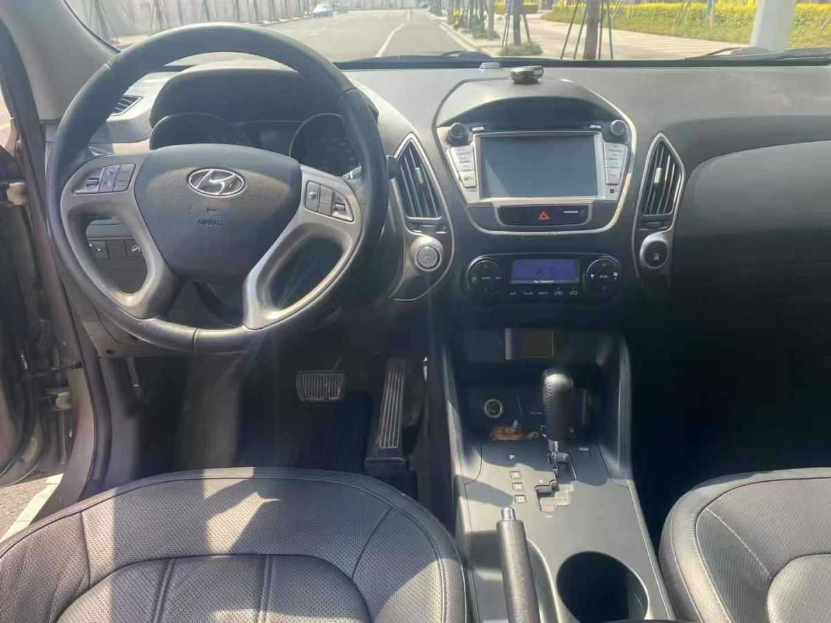 現(xiàn)代 ix35  2012款 2.0 GLS 兩驅(qū)精英天窗型圖片