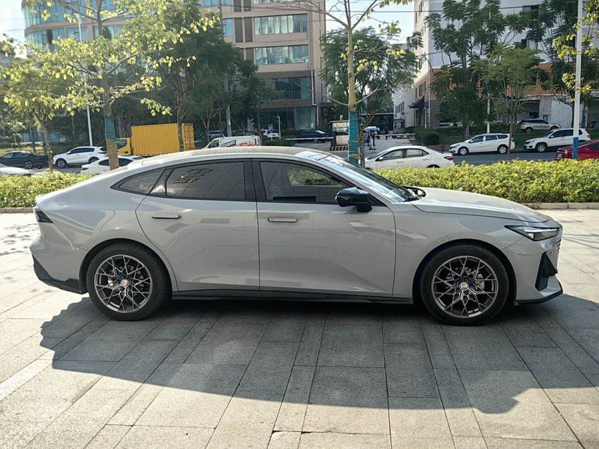 長(zhǎng)安 長(zhǎng)安UNI-V  2022款 1.5T 尊貴型圖片