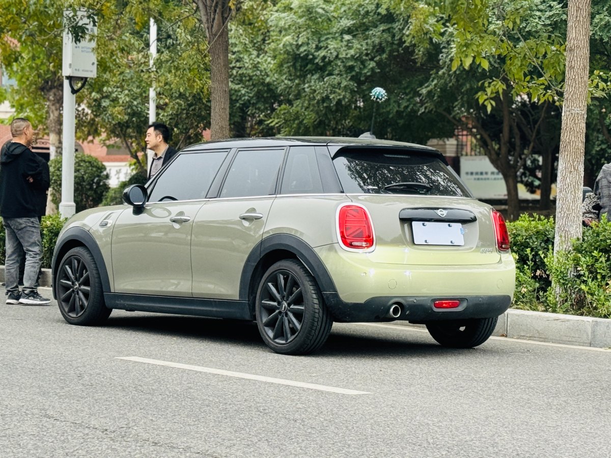 2019年10月MINI MINI  2019款 1.5T COOPER 藝術(shù)家 五門版