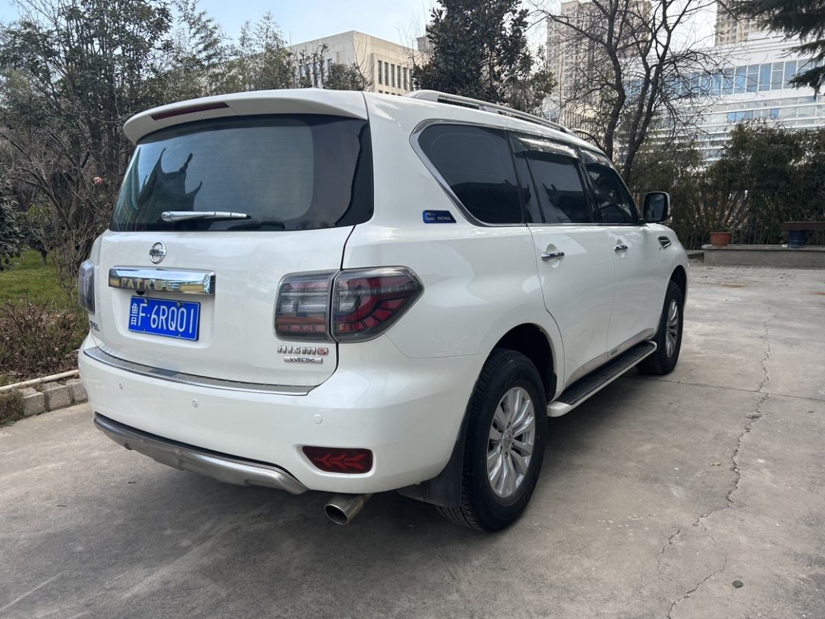 日產(chǎn) 途樂(lè)  2018款 4.0L 領(lǐng)英型圖片