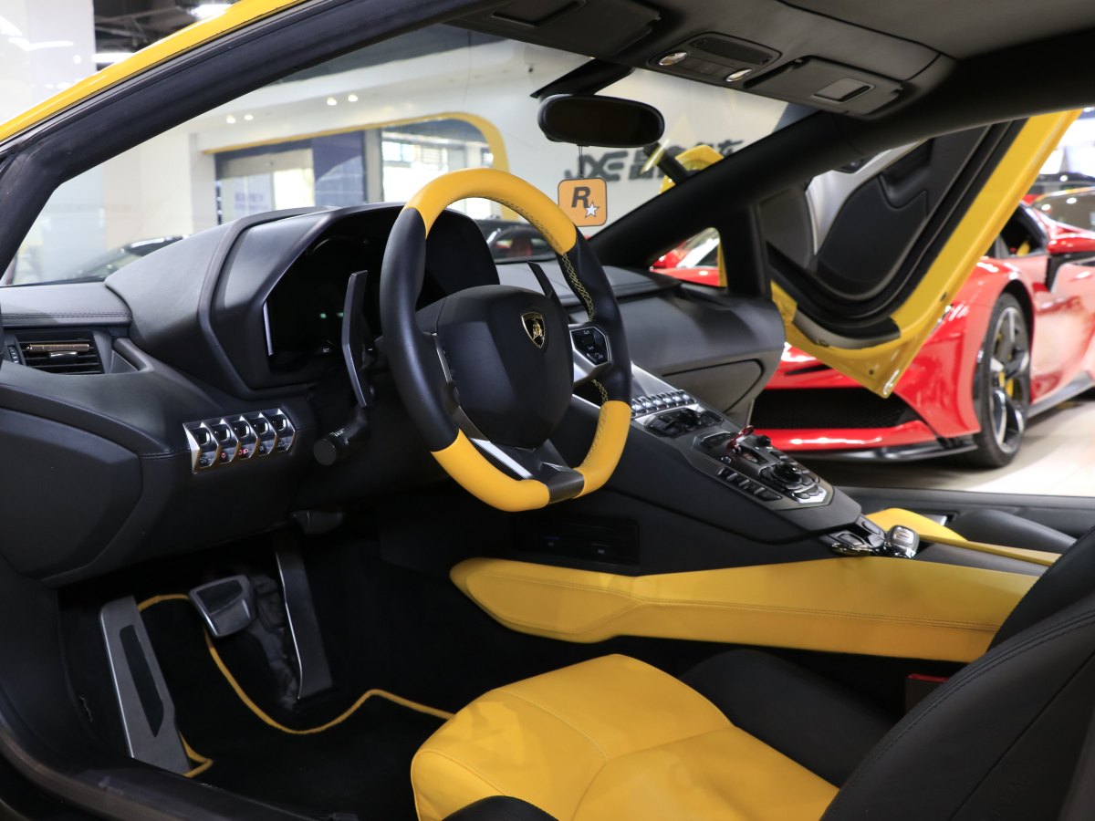 兰博基尼 Aventador  2013款 LP 700-4 Roadster图片