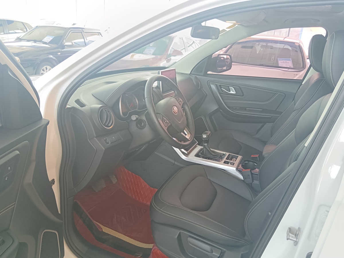 奔腾 X40  2018款 网红版 1.6L 自动豪华型图片