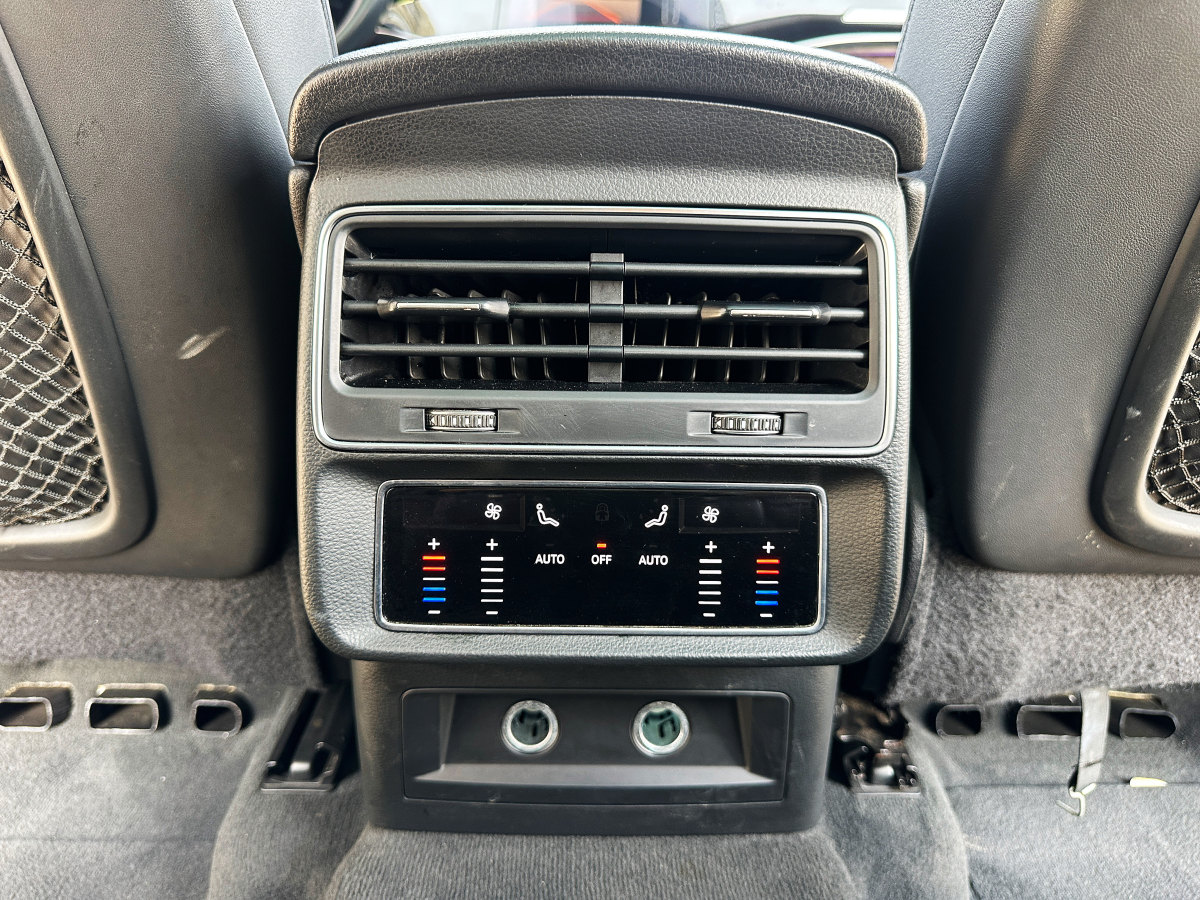 奧迪 奧迪Q7  2023款 55 TFSI quattro S line運(yùn)動型圖片