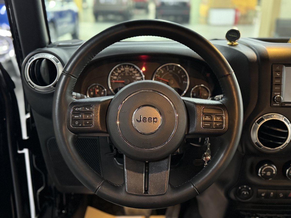 Jeep 牧馬人  2016款 3.0L Sahara 75周年致敬版圖片