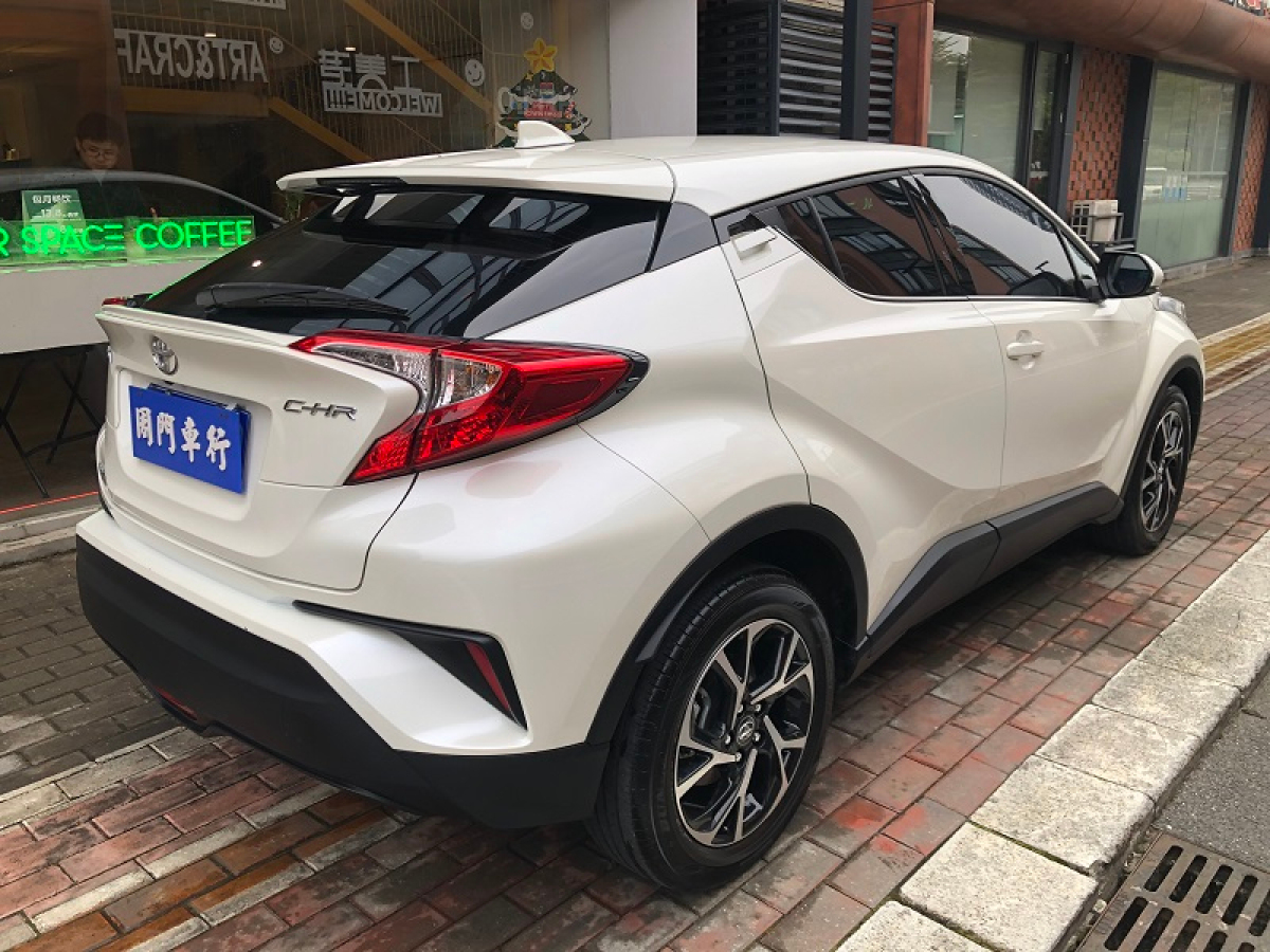 豐田 C-HR  2020款 2.0L 領(lǐng)先版圖片