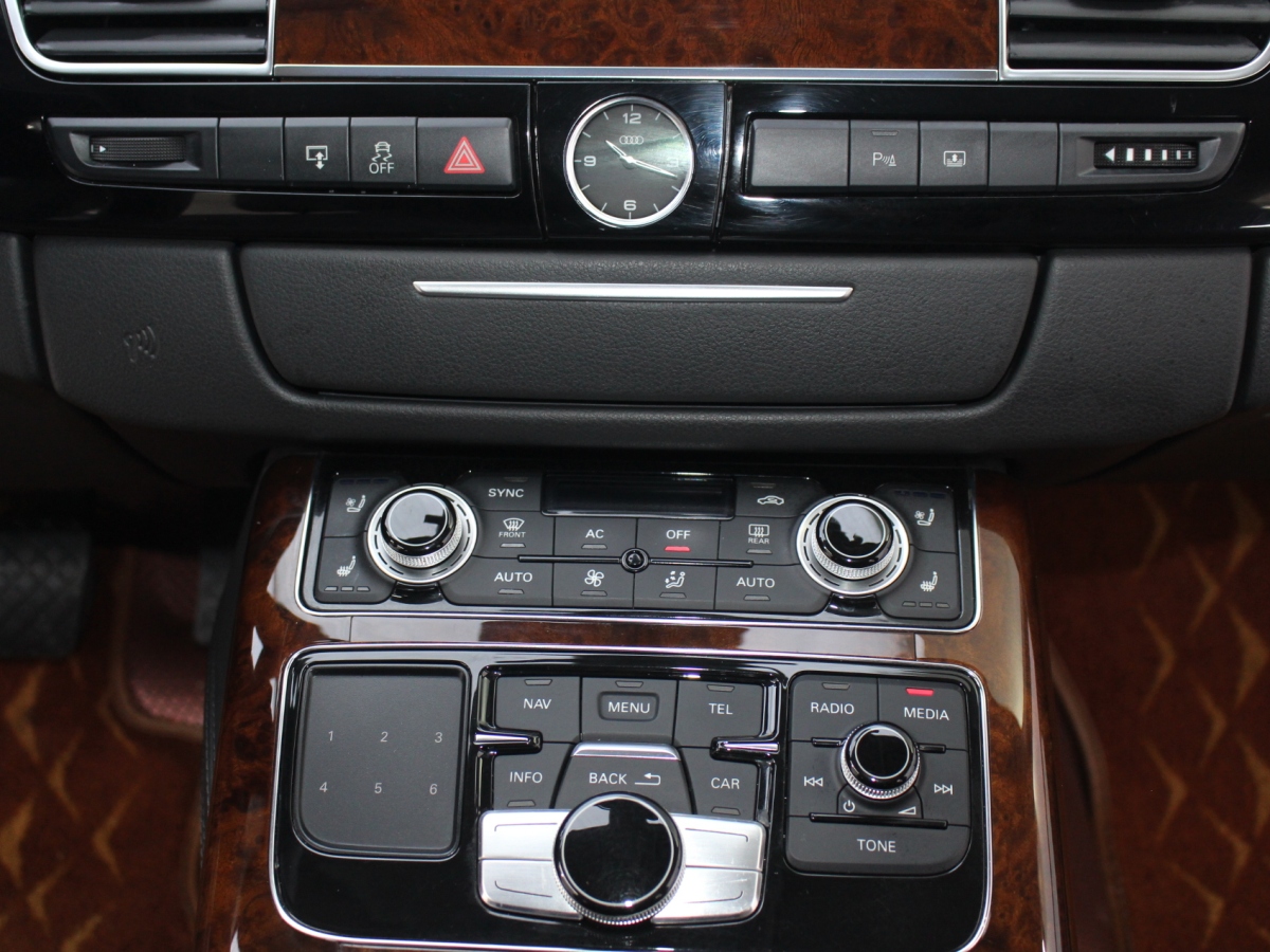 奥迪 奥迪A8  2011款 A8L 3.0 TFSI quattro豪华型(213kW)图片